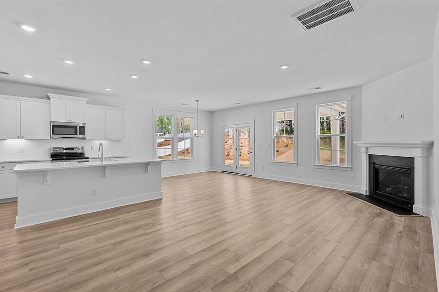 Spacious, unfurnished interior of a new home in Fieldstone, Lexington (Image 29).