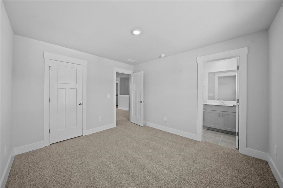 Spacious, unfurnished interior of a new home in Reserve at Arden Woods, Greenville (Image 23).