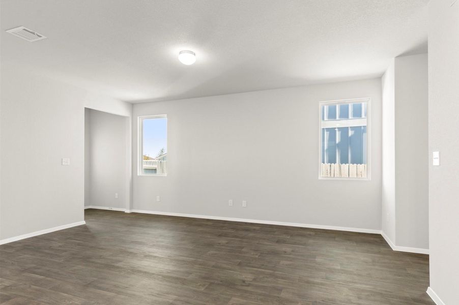 Spacious, unfurnished interior of a new home in Harvest Ridge, Elgin (Image 19).