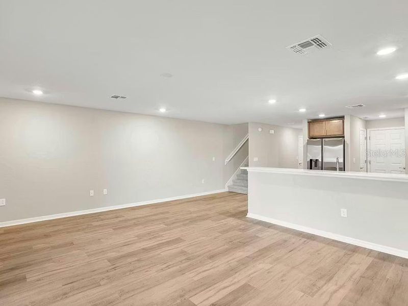 Spacious, unfurnished interior of a new home in , St. Cloud (Image 6).