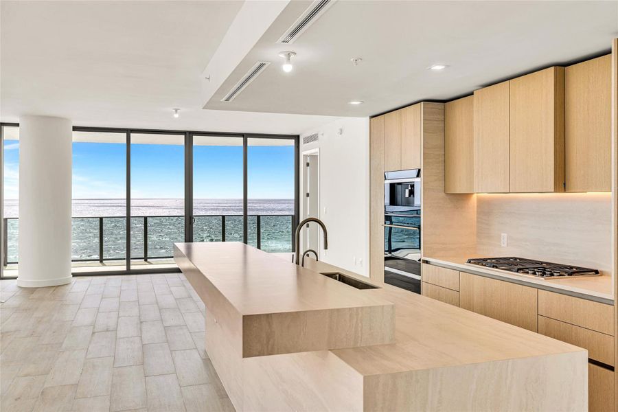 Great gathering area in the center of the views