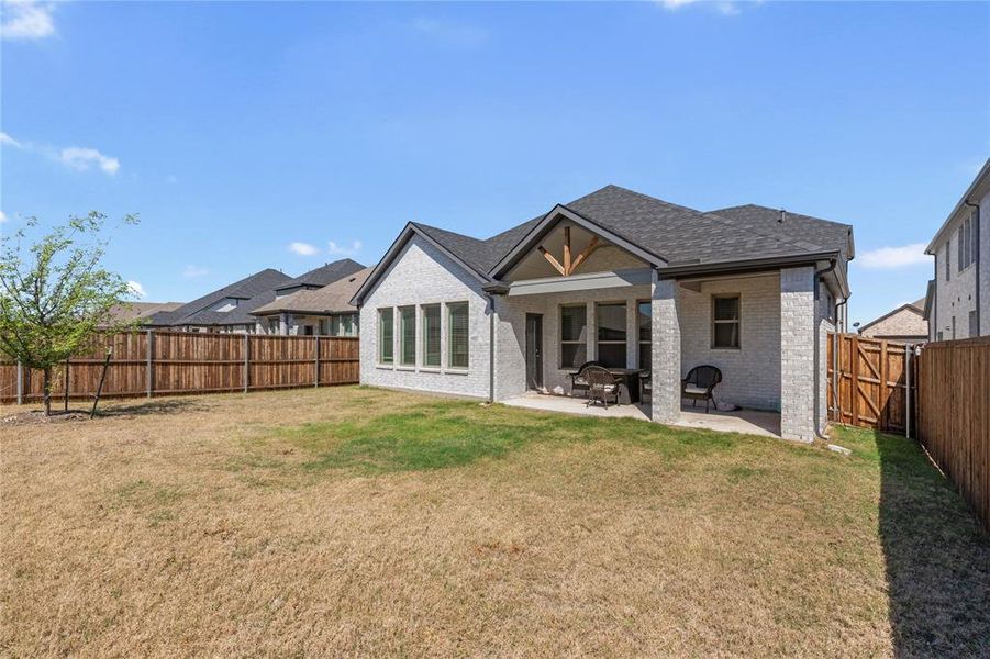 Exterior details and patio area of a home in LakePointe, Lavon (Image 4).