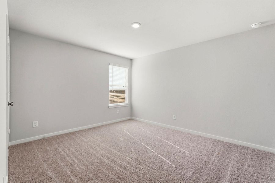 Spacious, unfurnished interior of a new home in Sanford Farms, Waller (Image 20).