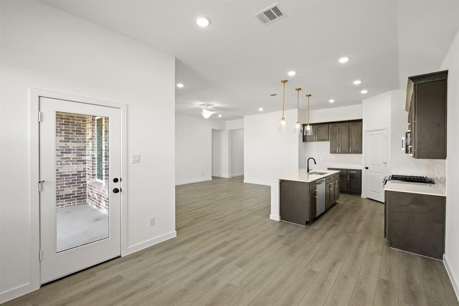 15_673 Tyronza- Dining-2