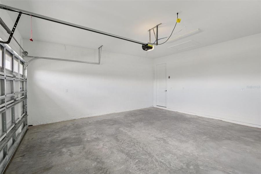 Spacious, unfurnished interior of a new home in Lagoon Residences at Epperson, Wesley Chapel (Image 33).