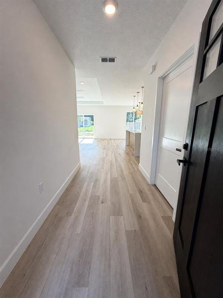 Spacious, unfurnished interior of a new home in , Summerfield (Image 28).