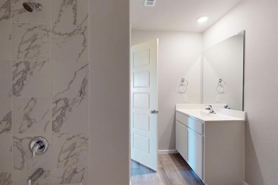 Furnished interior view inside a new home in Prairie Ridge at Goodland, Venus (Image 9). Furnished interior view inside a new home in Prairie Ridge at Goodland, Venus (Image 9).