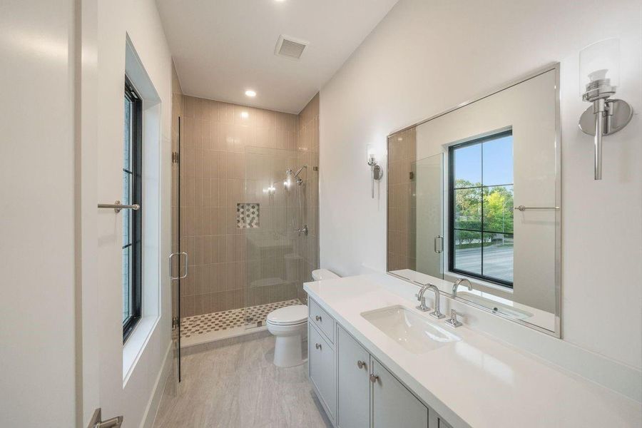 En-suite bathroom for Bedroom 2