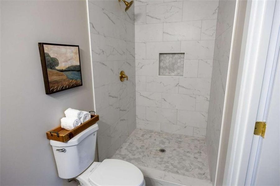 Furnished interior view inside a new home in , Temple (Image 18).