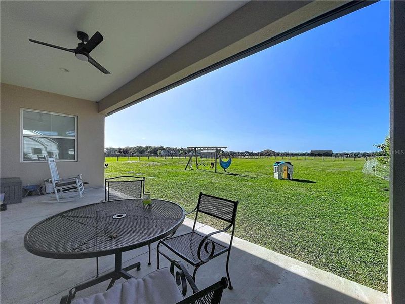 Exterior details and patio area of a home in , Plant City (Image 19).