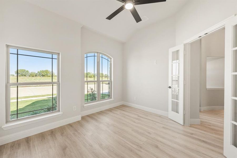 Spacious, unfurnished interior of a new home in Stone River Glen 60s, Royse City (Image 27). Spacious, unfurnished interior of a new home in Stone River Glen 60s, Royse City (Image 27).
