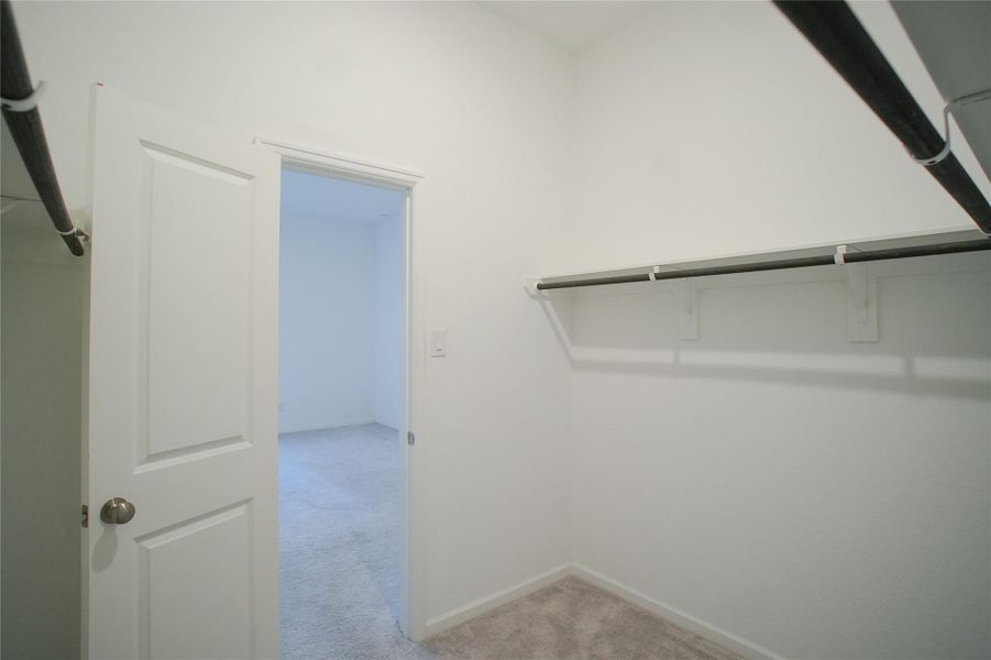 Spacious, unfurnished interior of a new home in Millers Pond: Watermill Collection, Rosenberg (Image 16).