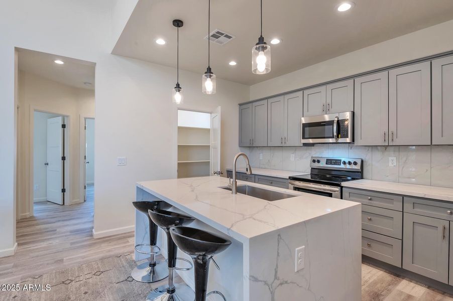 QuickPic Tours - DSC_3451 QuickPic Tours - DSC_3451