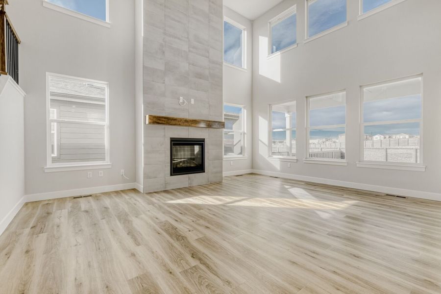 8022 Pennydale - Living Area