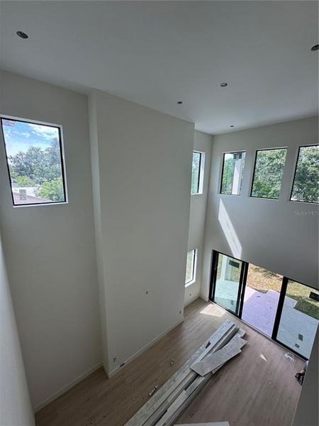 Spacious, unfurnished interior of a new home in , Tampa (Image 32).