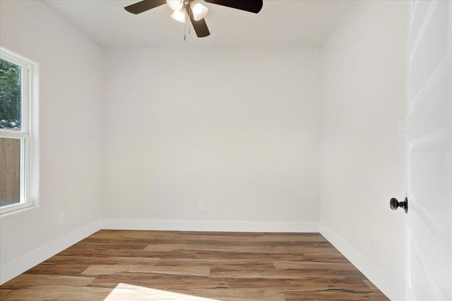 Spacious, unfurnished interior of a new home in , Sherman (Image 22).
