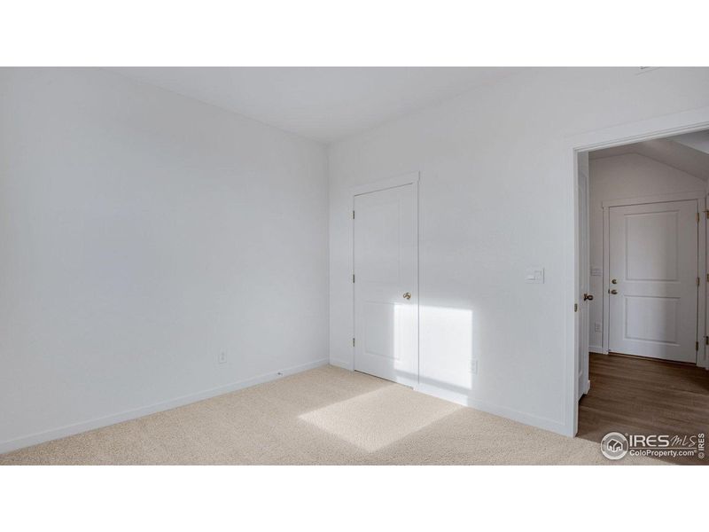 Spacious, unfurnished interior of a new home in Vista Meadows, Fort Lupton (Image 24).