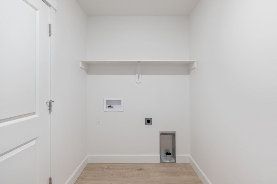 Spacious, unfurnished interior of a new home in Feather Ridge, Redmond (Image 21).
