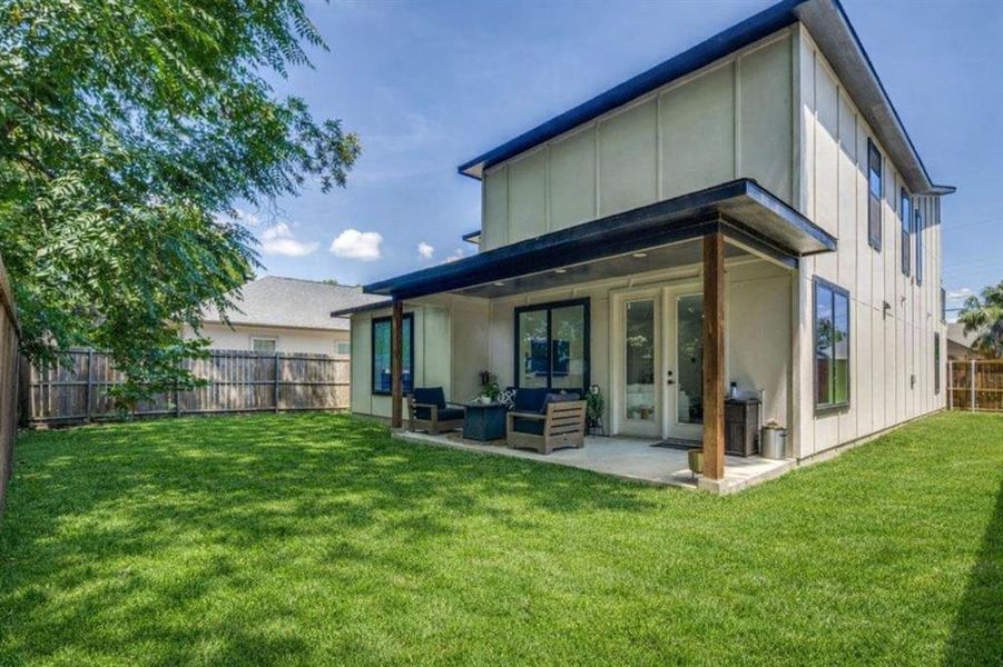 Exterior details and patio area of a home in , Dallas (Image 3).