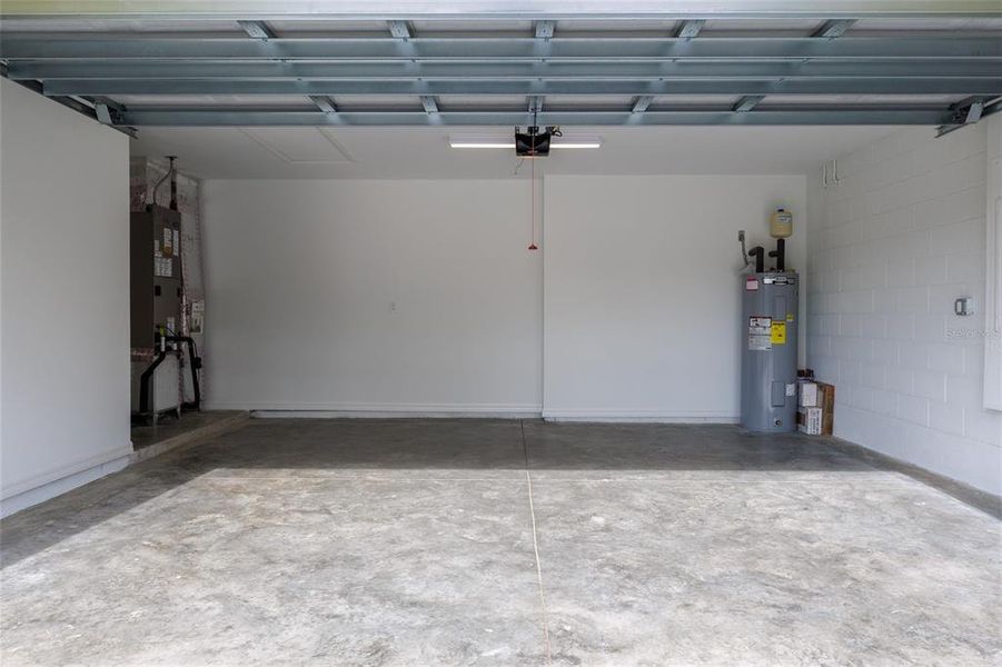 Spacious, unfurnished interior of a new home in , Palm Coast (Image 25).