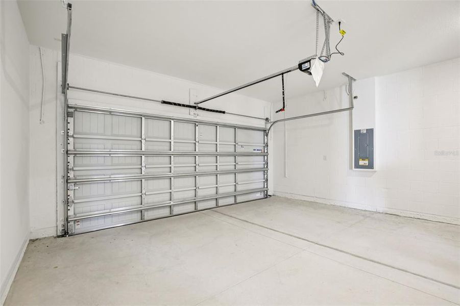 Spacious, unfurnished interior of a new home in Oakfield Trails, Parrish (Image 12).