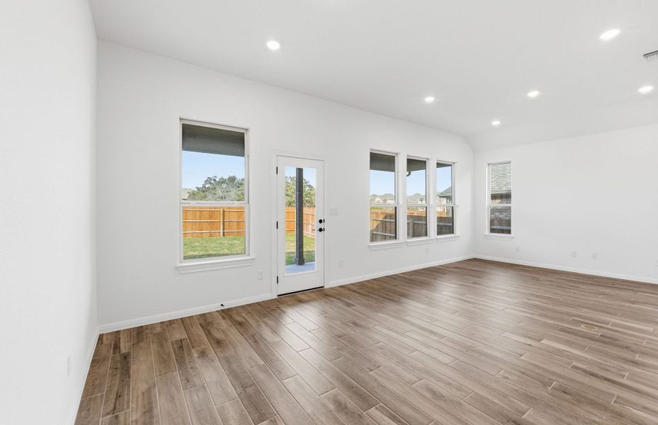 Spacious, unfurnished interior of a new home in Saddleback at Santa Rita Ranch, Liberty Hill (Image 58).