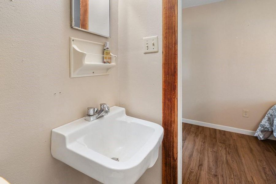 Close-up of interior finishes inside a home in , Gun Barrel City (Image 18).
