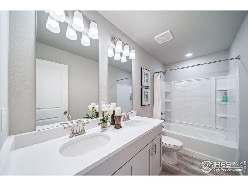 Furnished interior view inside a new home in Thompson River Ranch, Johnstown (Image 36).