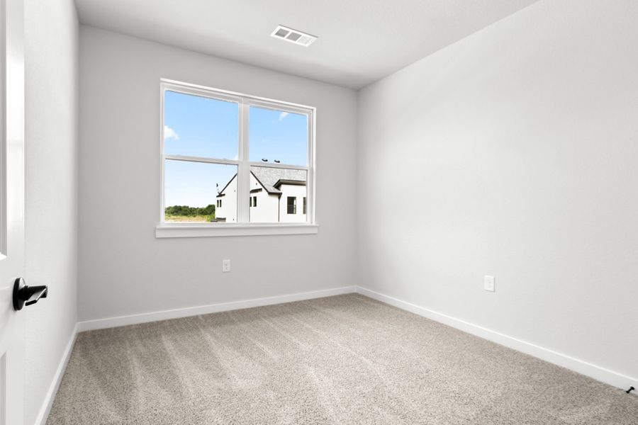 Spacious, unfurnished interior of a new home in Ten Mile Creek, Celina (Image 43).