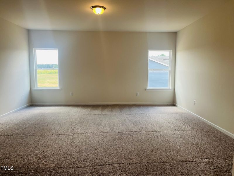 Massive Loft with additional Window