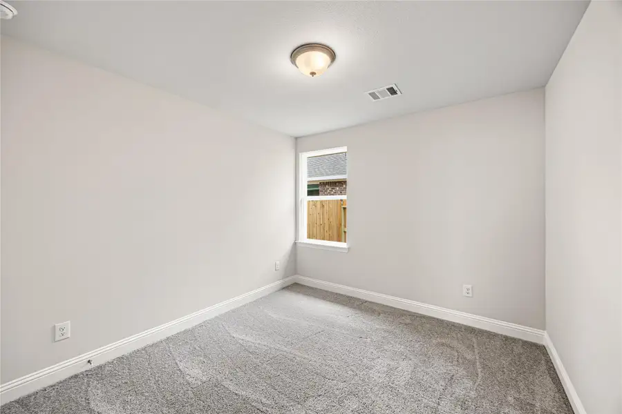 *Representative photo. Colors and features may differ* *Representative photo. Colors and features may differ*