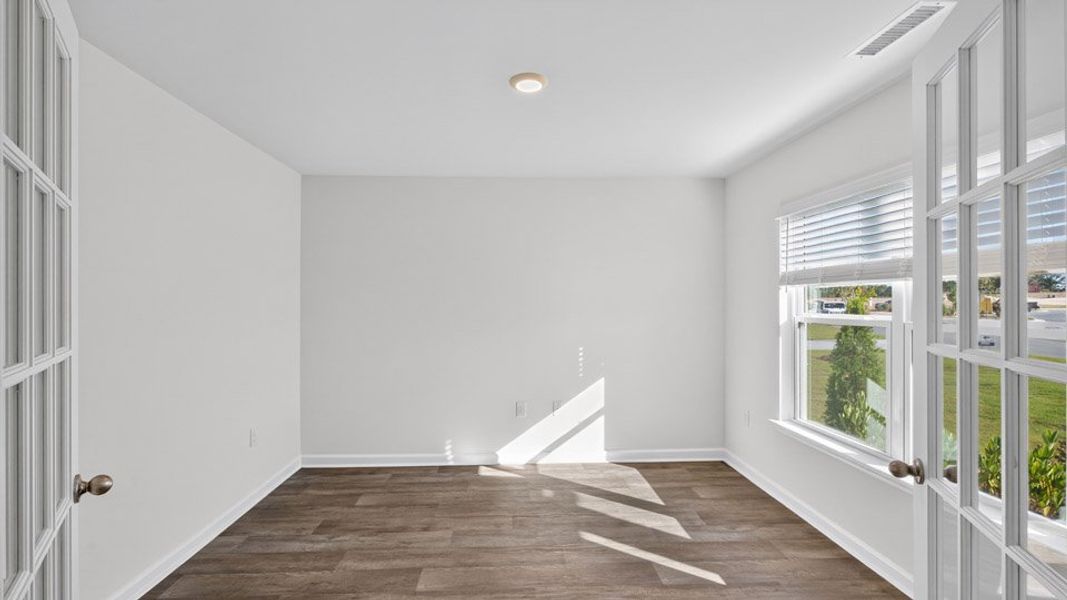 Spacious, unfurnished interior of a new home in Olive Branch, Clayton (Image 17).
