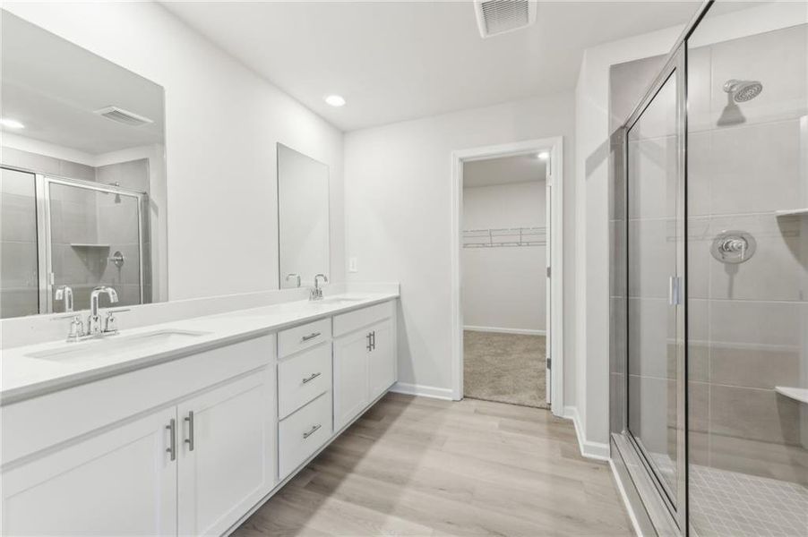 Furnished interior view inside a new home in Ivey Township, Dallas (Image 8).