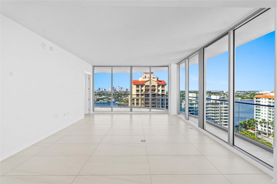 Spacious, unfurnished interior of a new home in , Fort Lauderdale (Image 25).