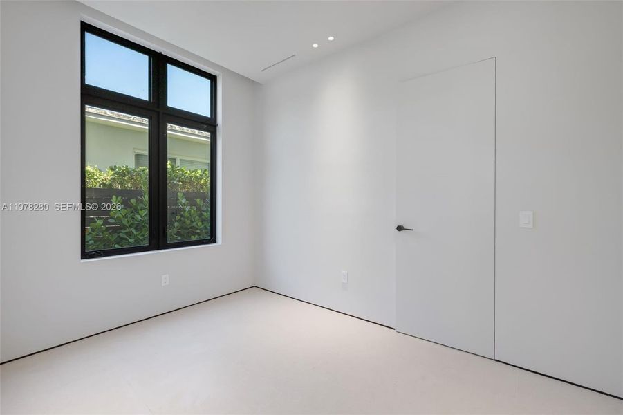 Spacious, unfurnished interior of a new home in , Miami (Image 17).