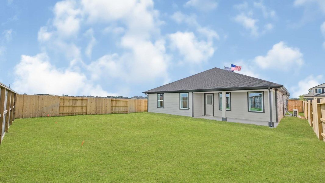 Exterior details and patio area of a home in Evergreen, Rosenberg (Image 3).