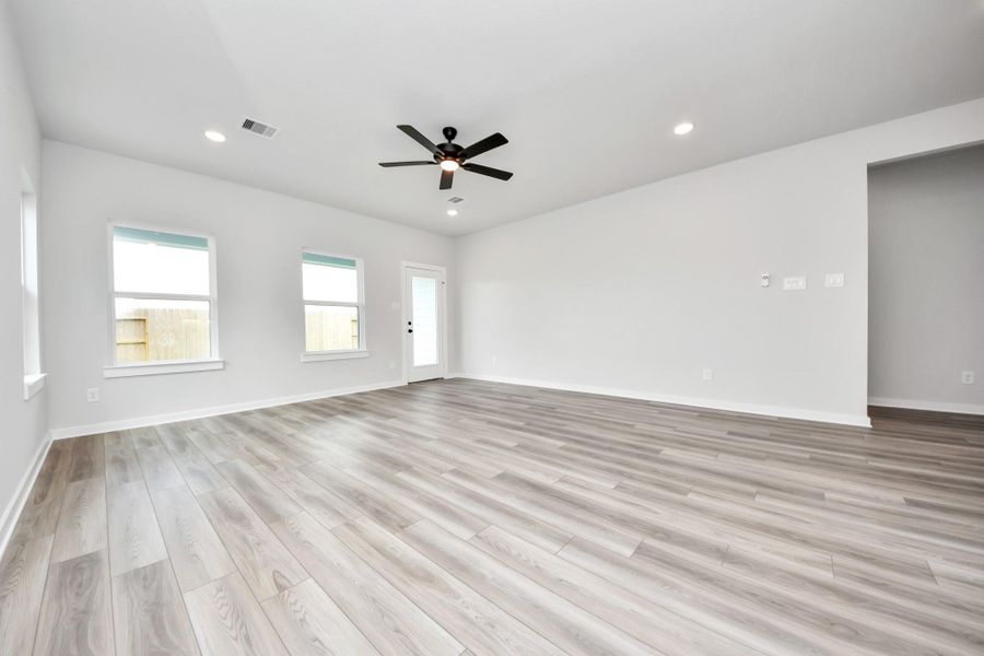 Spacious, unfurnished interior of a new home in Sundance Cove, Crosby (Image 20).