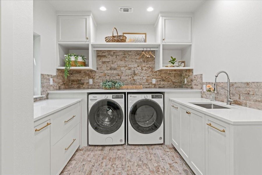 Furnished interior view inside a new home in , Wimberley (Image 22).