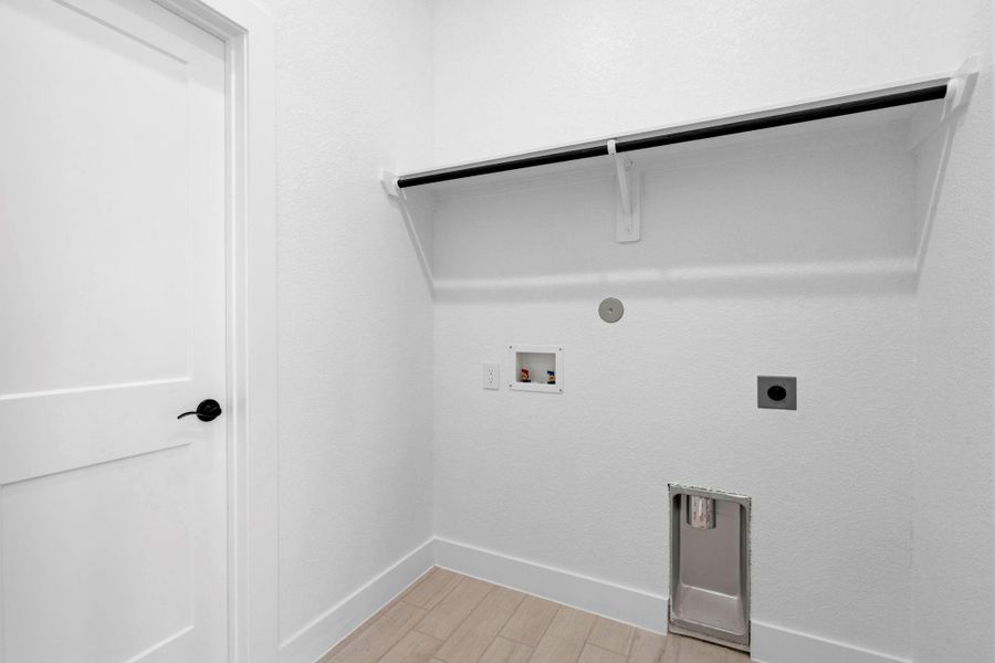 Spacious, unfurnished interior of a new home in Wildrye, Waller (Image 26).