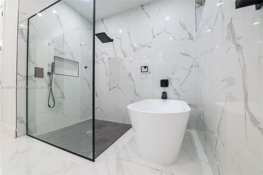 Furnished interior view inside a new home in , Cape Coral (Image 3).