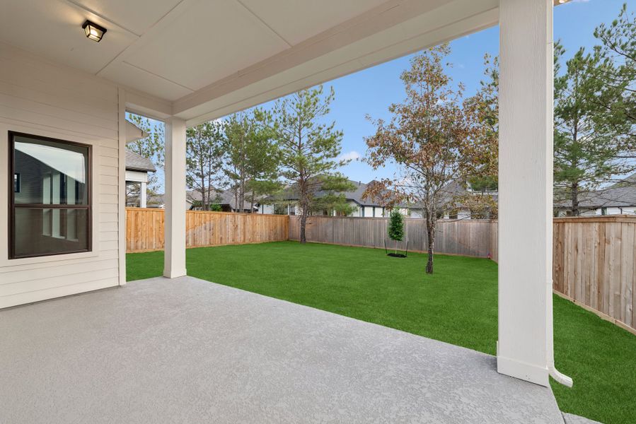 Exterior details and patio area of a home in Kresston, Montgomery (Image 4).