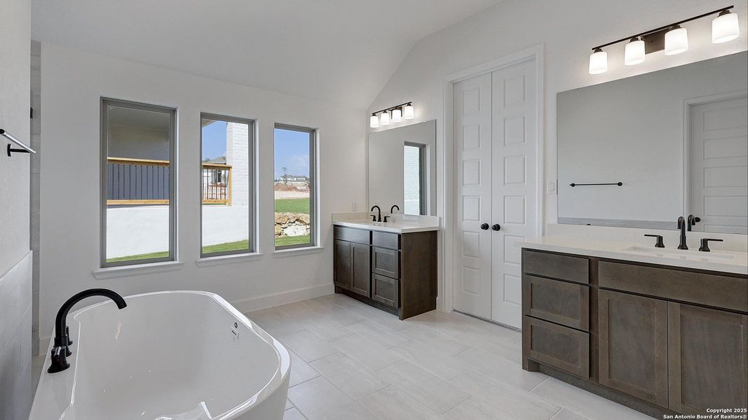 Furnished interior view inside a new home in Esperanza 50', Boerne (Image 9).