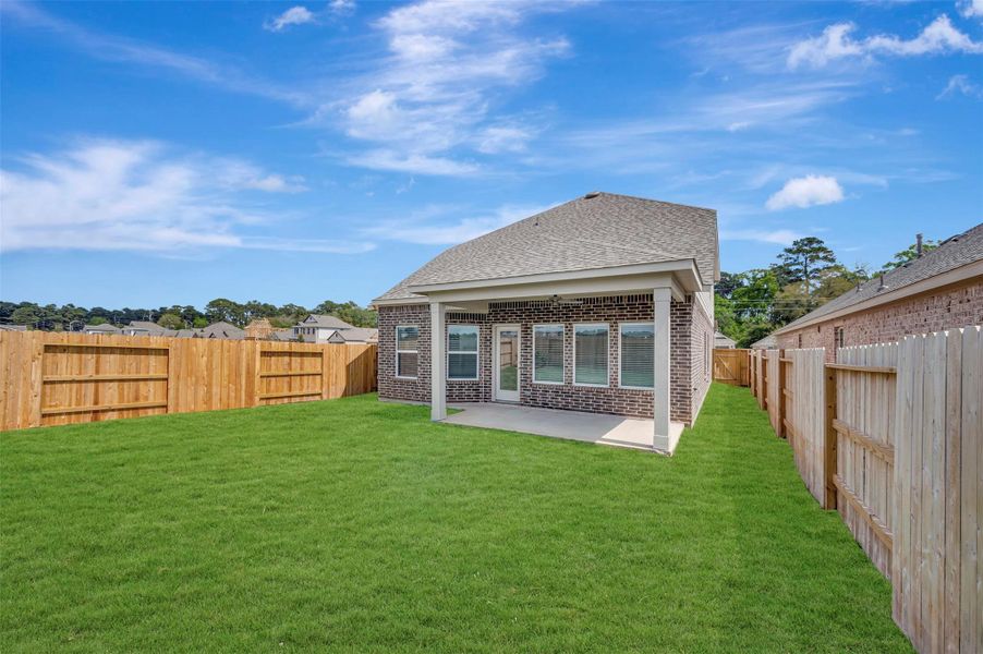 Exterior details and patio area of a home in Sorella, Tomball (Image 21).