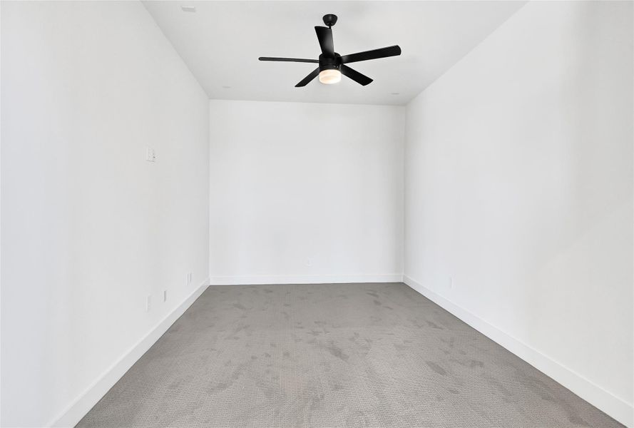 Spacious, unfurnished interior of a new home in Cross Creek West, Fulshear (Image 27).