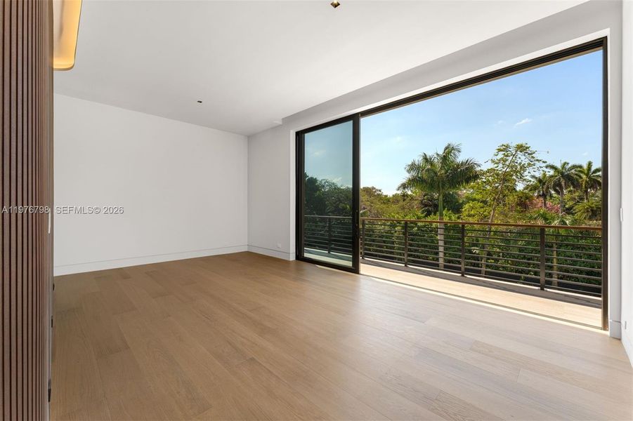 Spacious, unfurnished interior of a new home in , Miami (Image 9).