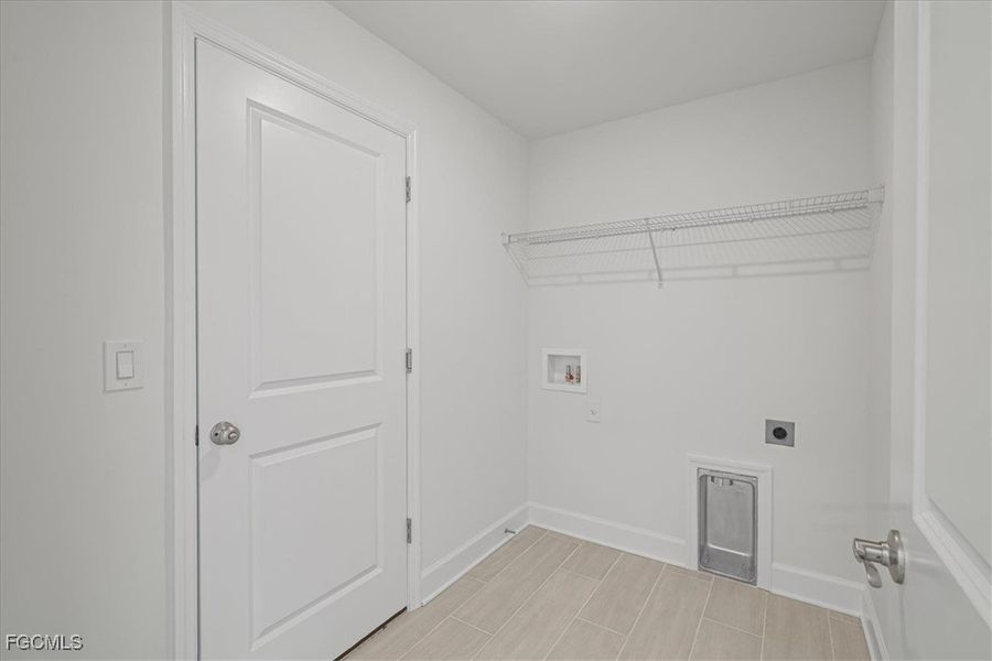 Spacious, unfurnished interior of a new home in Cape Coral, Cape Coral (Image 33).