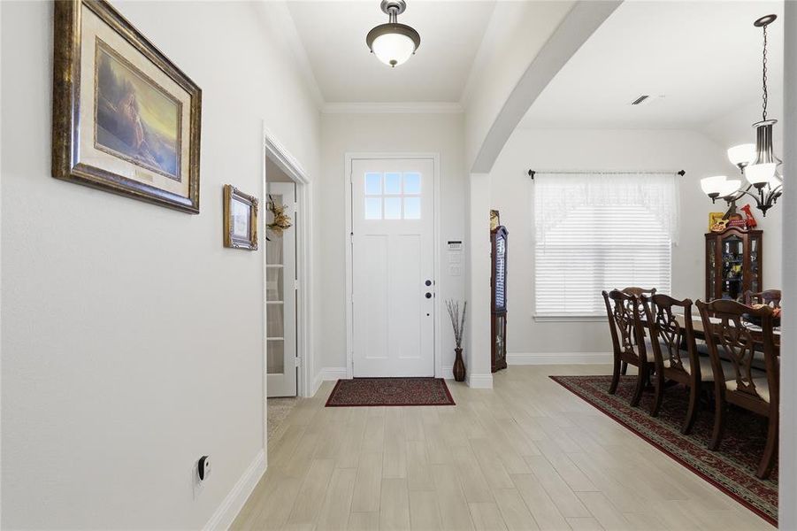 Spacious, unfurnished interior of a new home in Oak Hills, Burleson (Image 21).