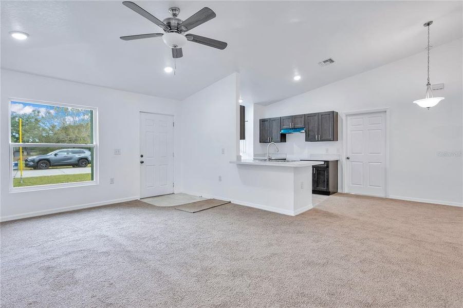 Spacious, unfurnished interior of a new home in , Lake Wales (Image 27).