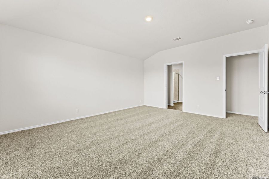 Spacious, unfurnished interior of a new home in Redbird Ranch, San Antonio (Image 12).