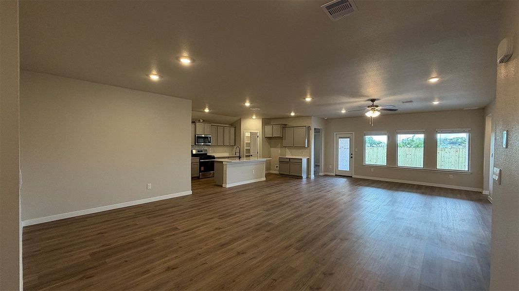 Spacious, unfurnished interior of a new home in The Lakes Northwest, Corpus Christi (Image 24).